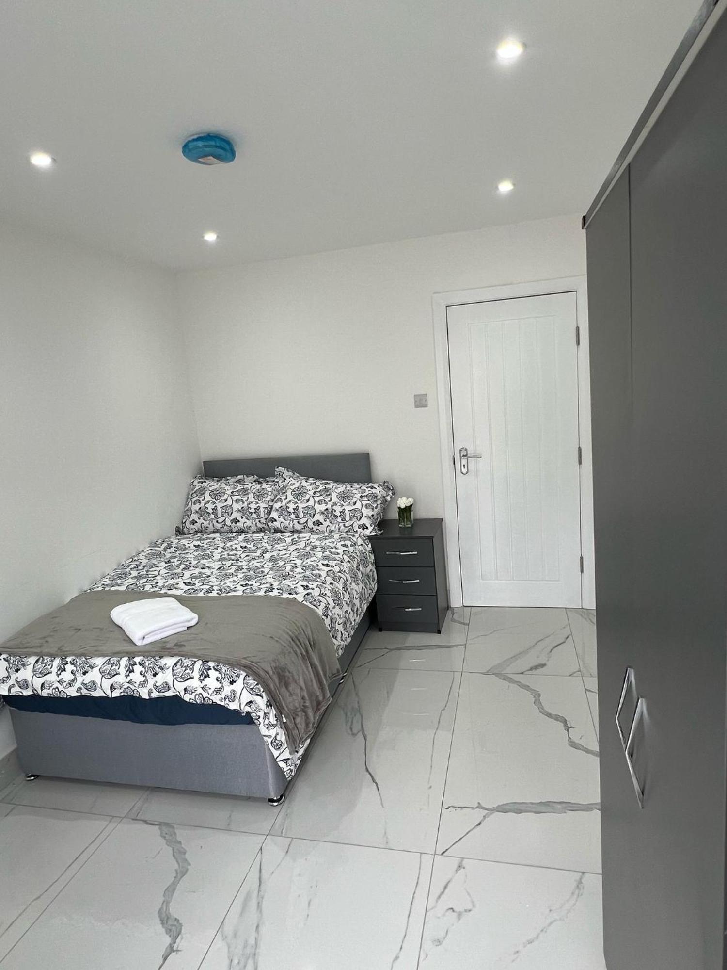 Apartament 93 New Road Harmondsworth Zewnętrze zdjęcie